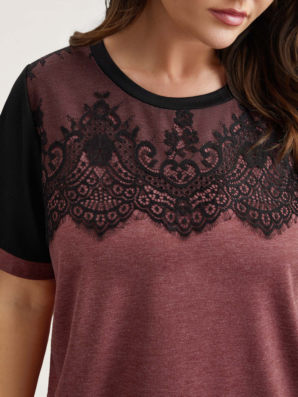 Stretchy Scalloped Lace Color Contrast T-Shirt