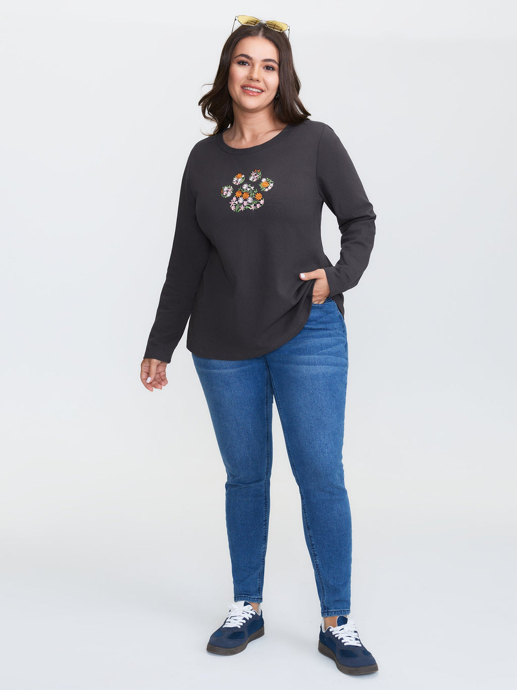 Floral Paws Embroidered Curvy Hem T-Shirt