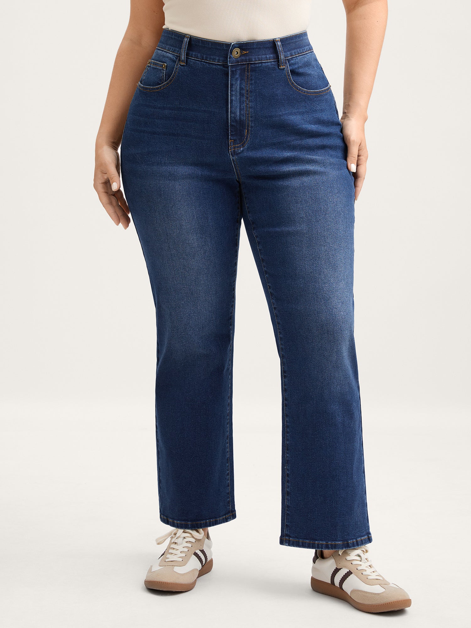 Classic Wash Stretchy Micro Flared Jeans