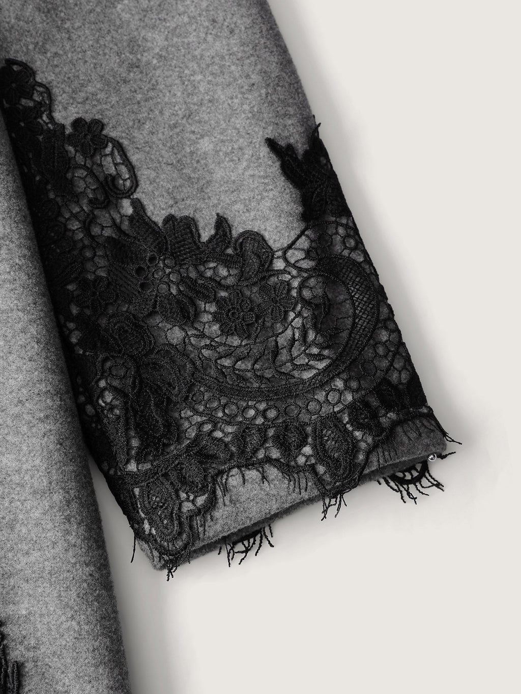 Color Contrast Belted Lace Coat