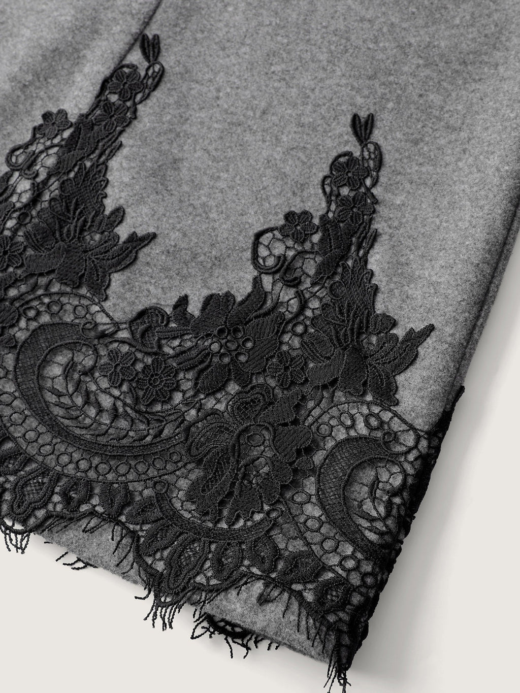 Color Contrast Belted Lace Coat