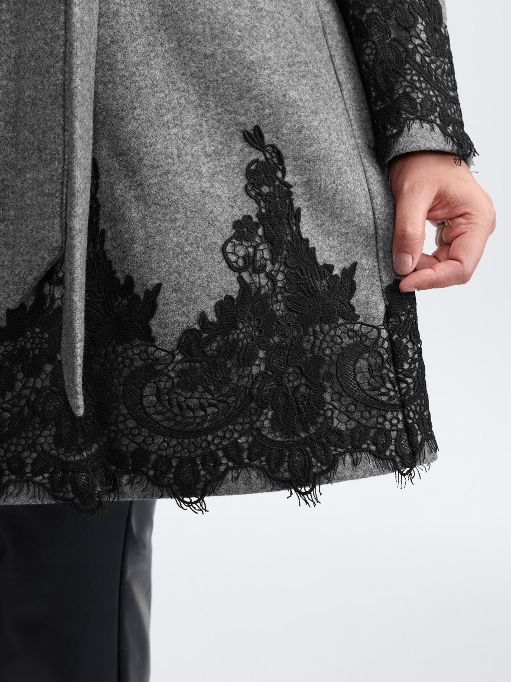 Color Contrast Belted Lace Coat