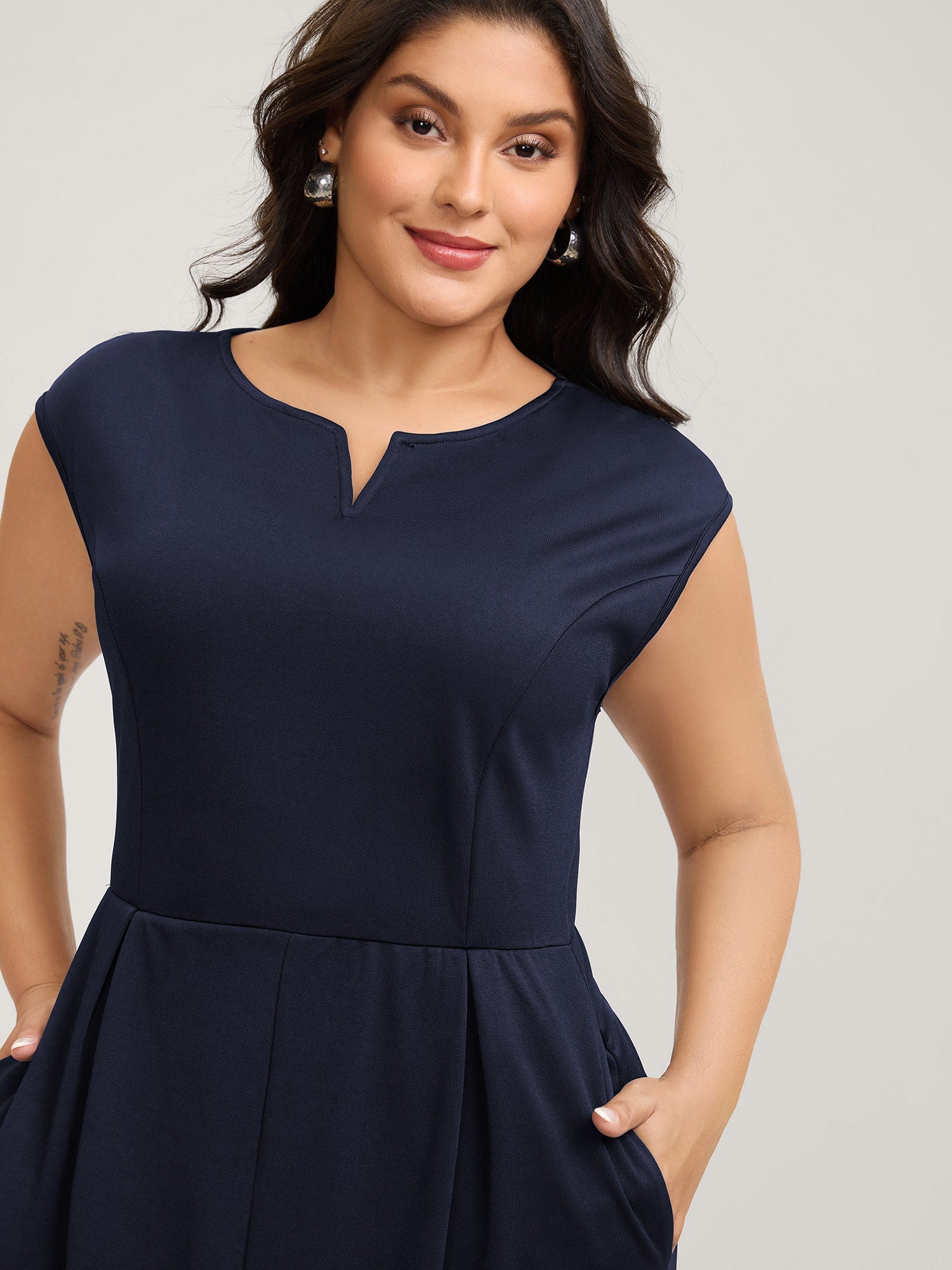 Stretchy Waist Pleated Midi Dress