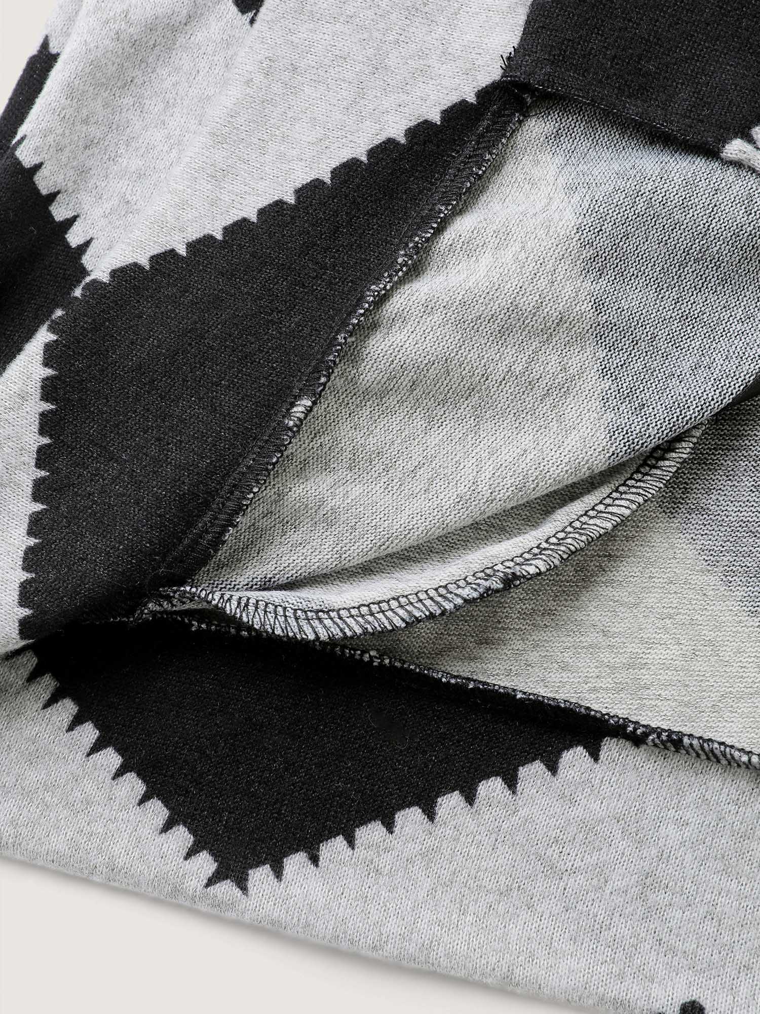 Wavy Stripe Skull Embroidery Zipper Hoodie