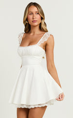 Sleeveless Ruched Bodice Lace Trim Dress in Off White