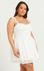 Sleeveless Ruched Bodice Lace Trim Dress in Off White