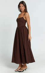 Linen Scoop Neck Gathered Dress in Chocolate
